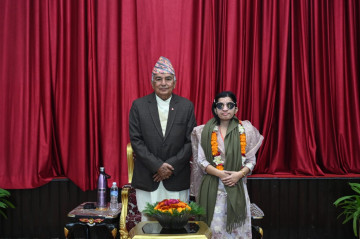 राष्ट्रपति पाैडेलद्वारा गायिका पौडेललाई सम्मान